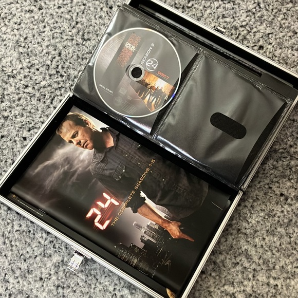 24 season 1-5 dvd collection edition briefcase - Picture 4 of 9